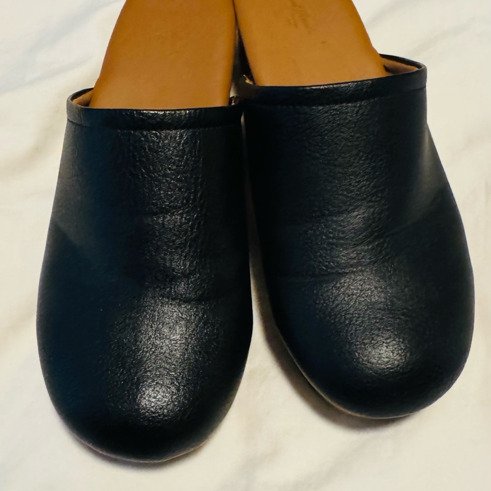 Comfortable Mules / Clogs